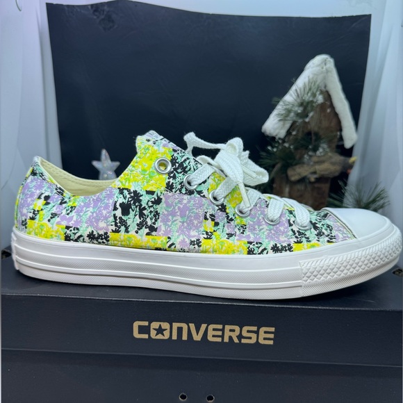 NOT FORSALE Women’s Converse NWT - Picture 2 of 8